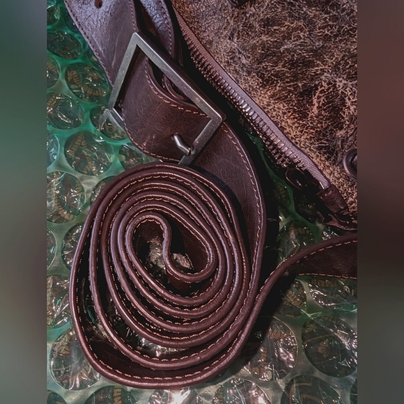 John Varvatos Collection Croc Embossed Leather Flat Messenger/ Crossbody… - Picture 13 of 15